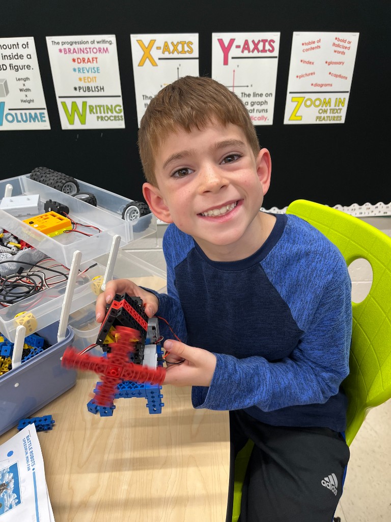 From small parts to a first robot